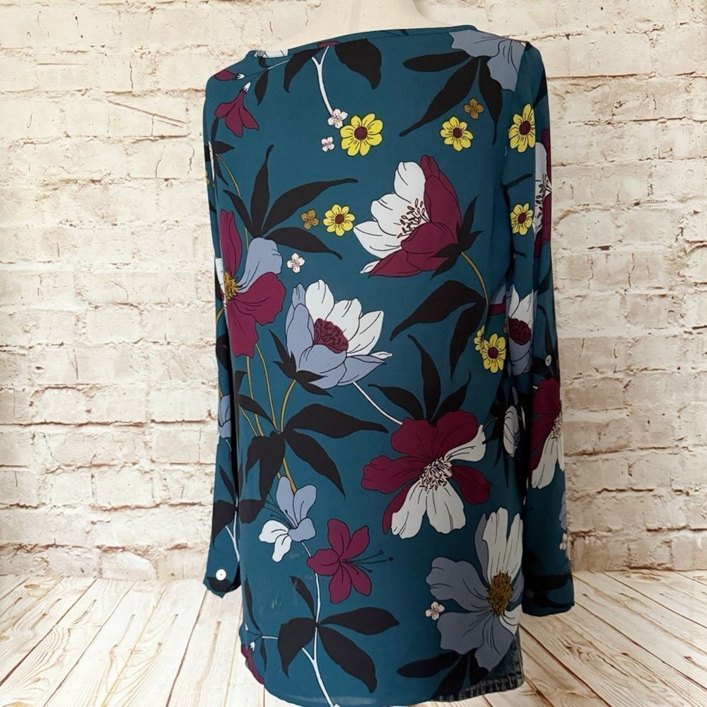 LOFT floral roll tab blouse - Picture 6 of 6
